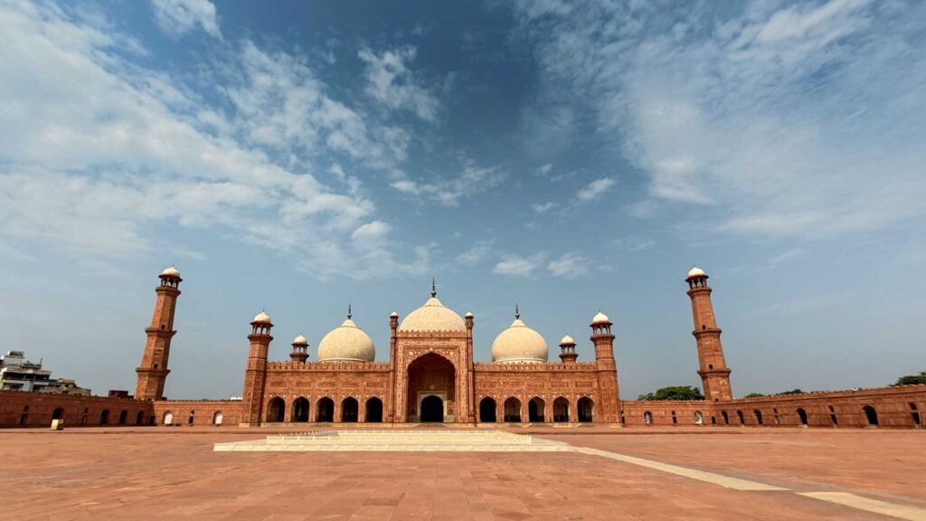 Badshahi Masjid - Top 10 Places to visit in Lahore