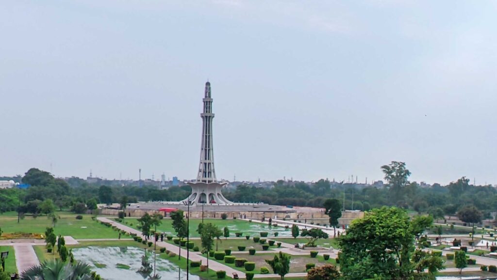 Minar e Pakistan - Top 10 Places to Visit in Lahore