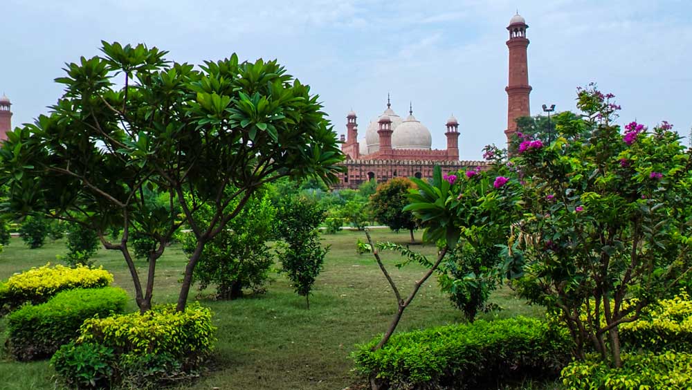 Badshahi Masjid View - The Greater Iqbal Park