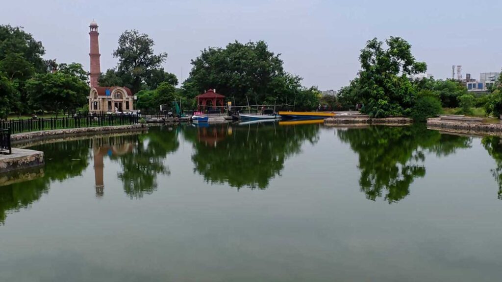 Boats in Minar e Pakistan