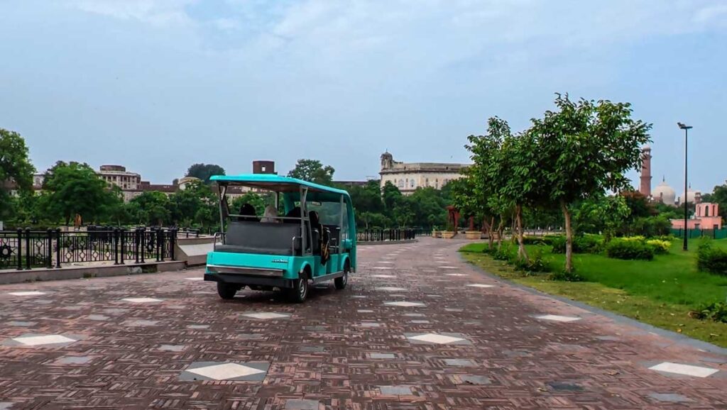Buggy in the greater Iqbal Park