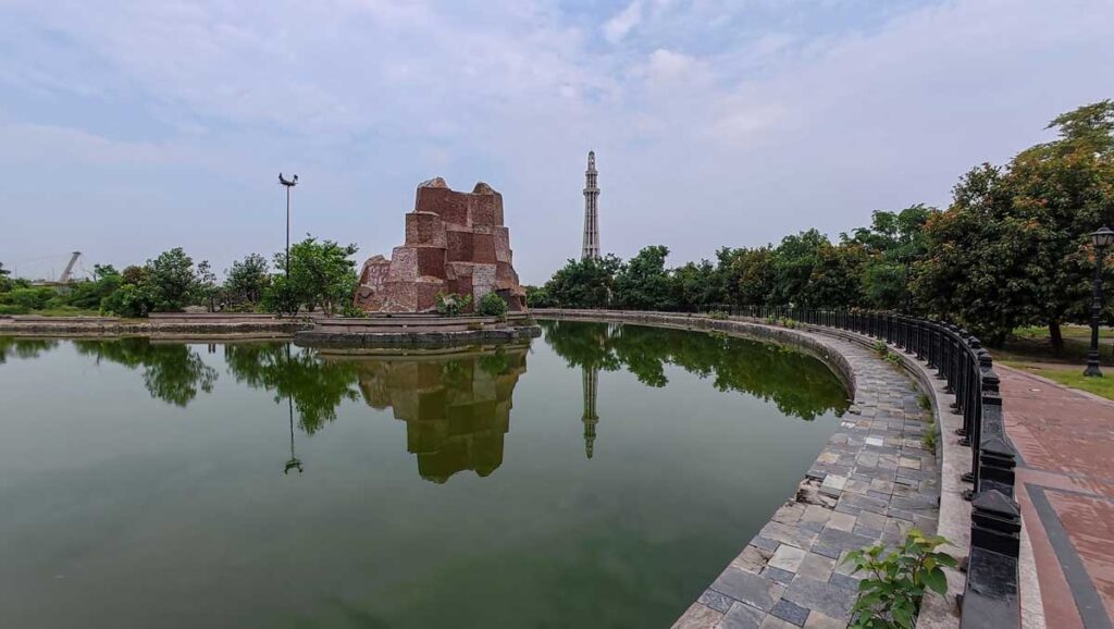 Lake in Greater Iqbal Park, KasGraphy