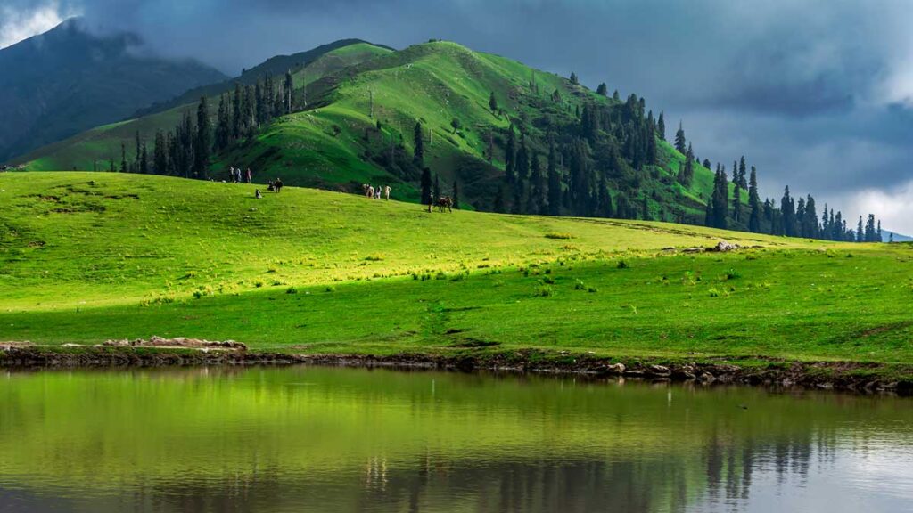 Paye lake and Maka Peak View