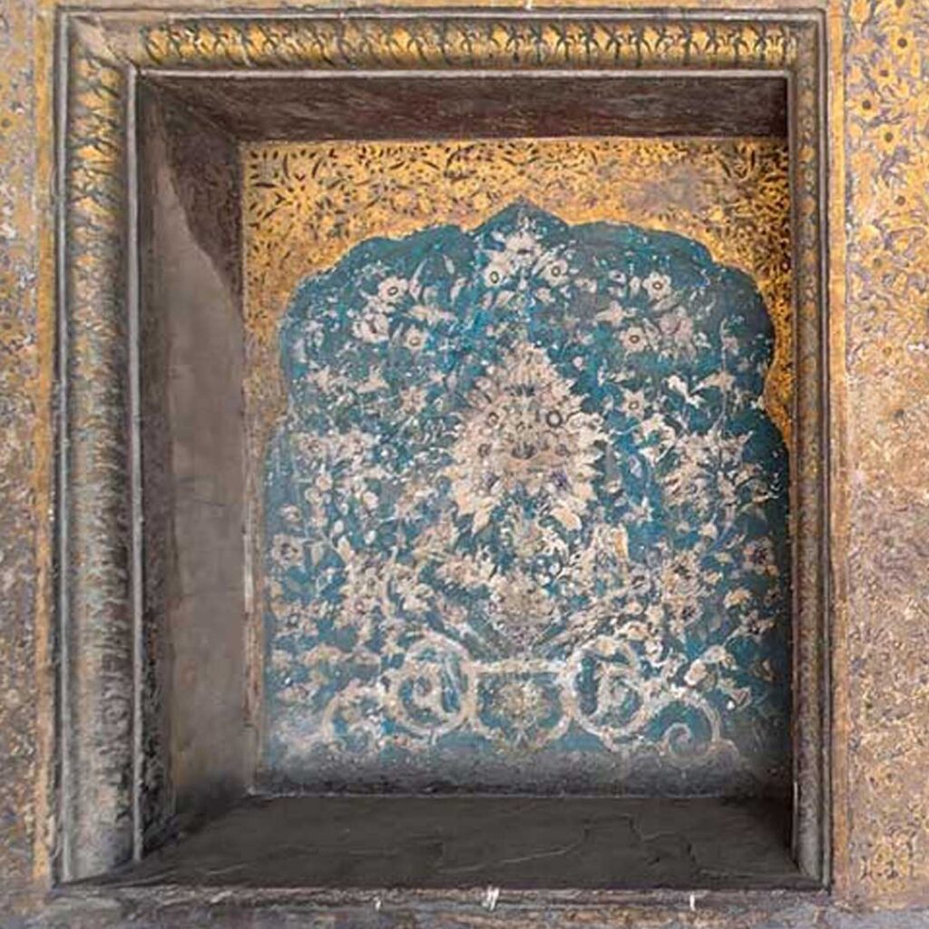 Old painting in the wall of Lahore Fort