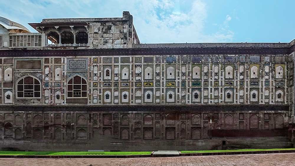 Great Picture Wall At The Entrance of Lahore Fort